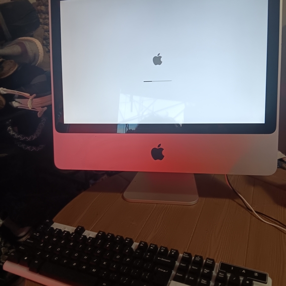 Apple Desktop Computer - Picture 4 of 4